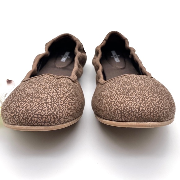 NWOB Minnetonka Anna Ballerina Flat in Distressed Leather, 6 - Picture 5 of 15